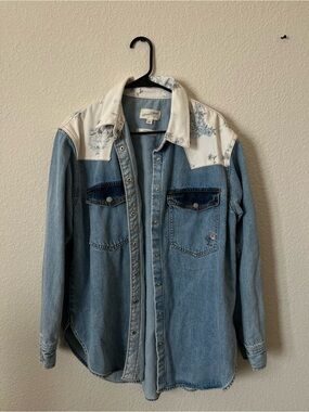 Universal Thread Light Blue Denim Western Shirt with White Floral Yoke